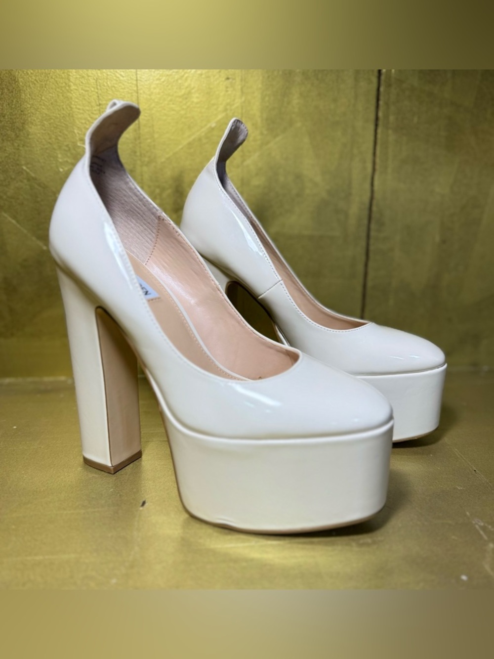 Steve Madden SkyRise Platform Pumps Womens 9M Cream Patent Chunky High Heel